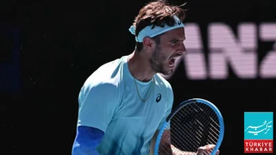 Headline: Musetti Defeats Taylor Fritz at Australian Open