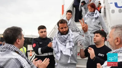 Activists Released from Israeli Custody Arrive in Istanbul from Global Aid Flotilla