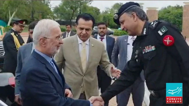 ایرانی وزیر داخلہ کا پاکستان مونومنٹ کا دورہ، شہداء کو خراج عقیدت