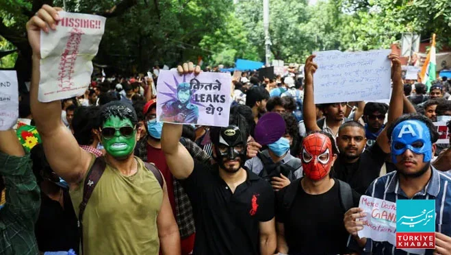 بھارت میں امتحانی پرچوں کے لیک پر طلبہ احتجاج شدت اختیار کر گیا