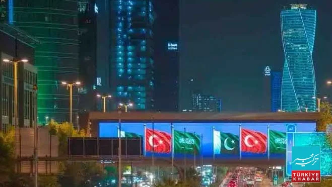 مکہ دفاعی معاہدہ، سعودی عمارتیں تینوں ممالک کے پرچموں سے جگمگا اٹھیں