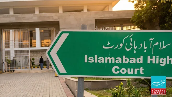 ہیڈ لائن:ججز تعیناتی سمری تاخیر کا معاملہ، صدر و وزیراعظم کو نوٹس جاری