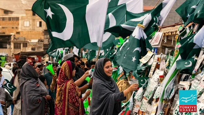 یومِ آزادی کی تیاریاں عروج پر، ملک بھر میں سبز ہلالی پرچموں سے رونقیں