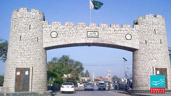 خیبرپختونخوا میں انتظامی اکھاڑ پچھاڑ، چھ ڈویژنوں کے کمشنر تبدیل
