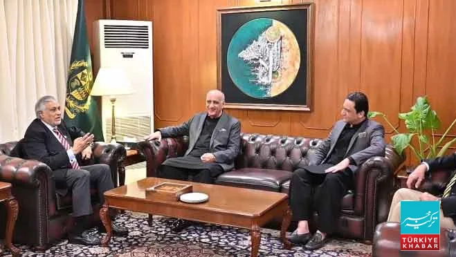 اسحاق ڈار کی آزاد کشمیر قیادت سے ملاقات، ترقیاتی تعاون پر تبادلہ خیال