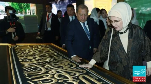 ترک خاتونِ اول کی ازبکستان میں امام بخاریؒ کے مزار پر حاضری
